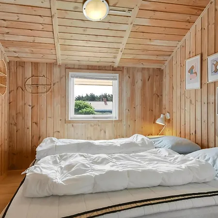 Med Indhegnet Terrasse Og Sauna Sj204