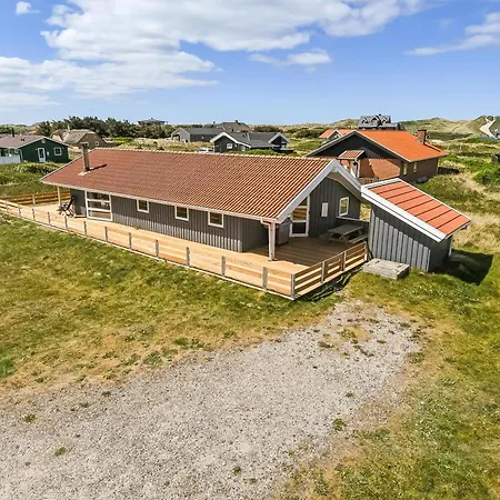 Med Indhegnet Terrasse Og Sauna Sj204
